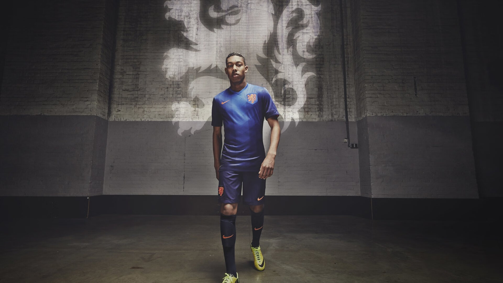 中国队后程发力逆转对手引爆赛场，中国队后腰是谁