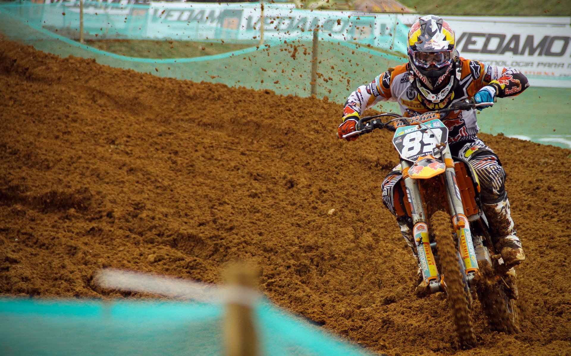 乔纳·隆戈：为全黑队打破全球橄榄球赛事的收视纪录，乔丹橄榄球比赛